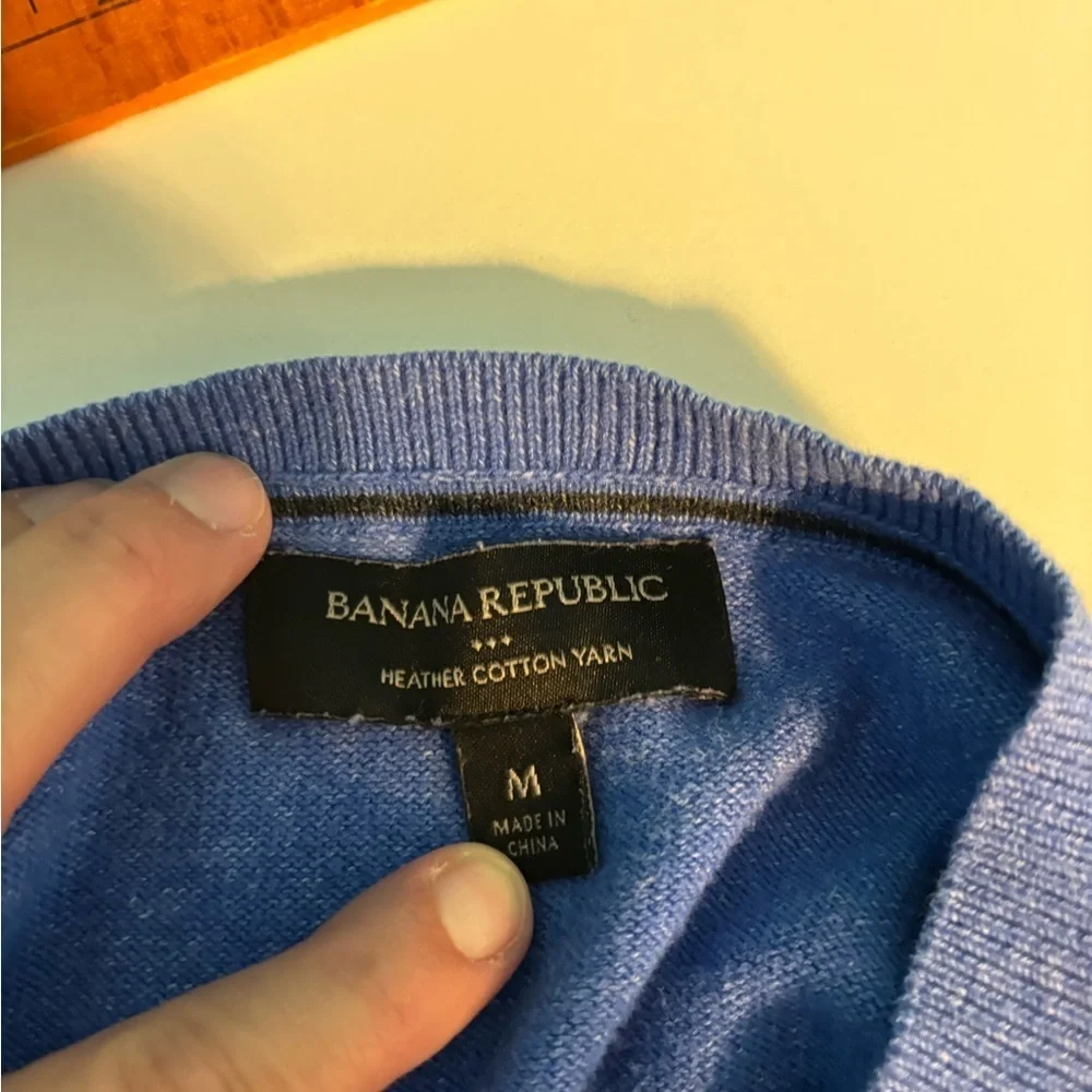 Banana Republic Men's Light Blue V-Neck Sweater